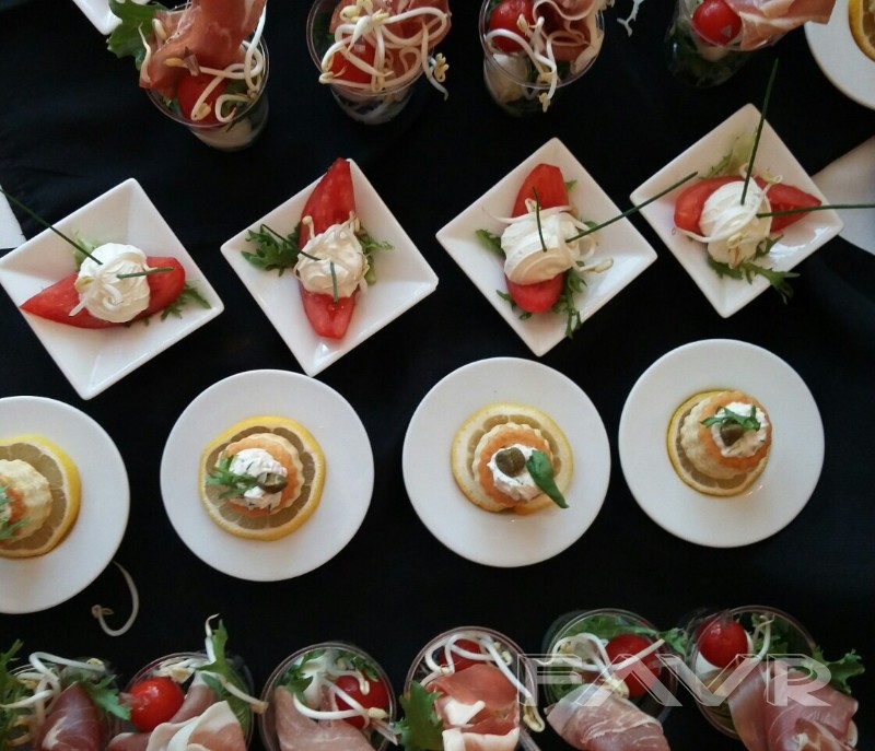 Коктейлни Кетъринг парти хапки от DELI CATERING & RENTAL | FAVR