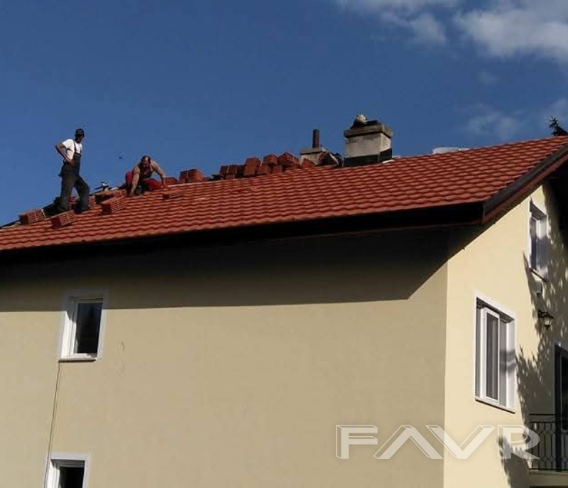 Рестарвация на къщи хидроизолация керемиди Претърсване на покрив Частичен ремонт на покрив Бояджиски услуги навеси Рестарвация на къщи хидроизолация керемиди Претърсване на покрив Частичен ремонт на покрив Бояджиски услуги навеси